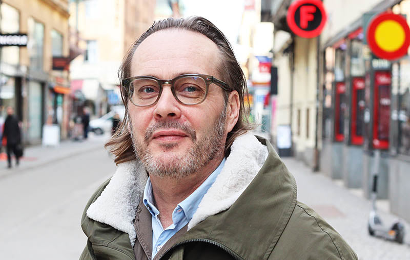 Stilinspiration med herrglasögon från Moscot och Oliver Peoples